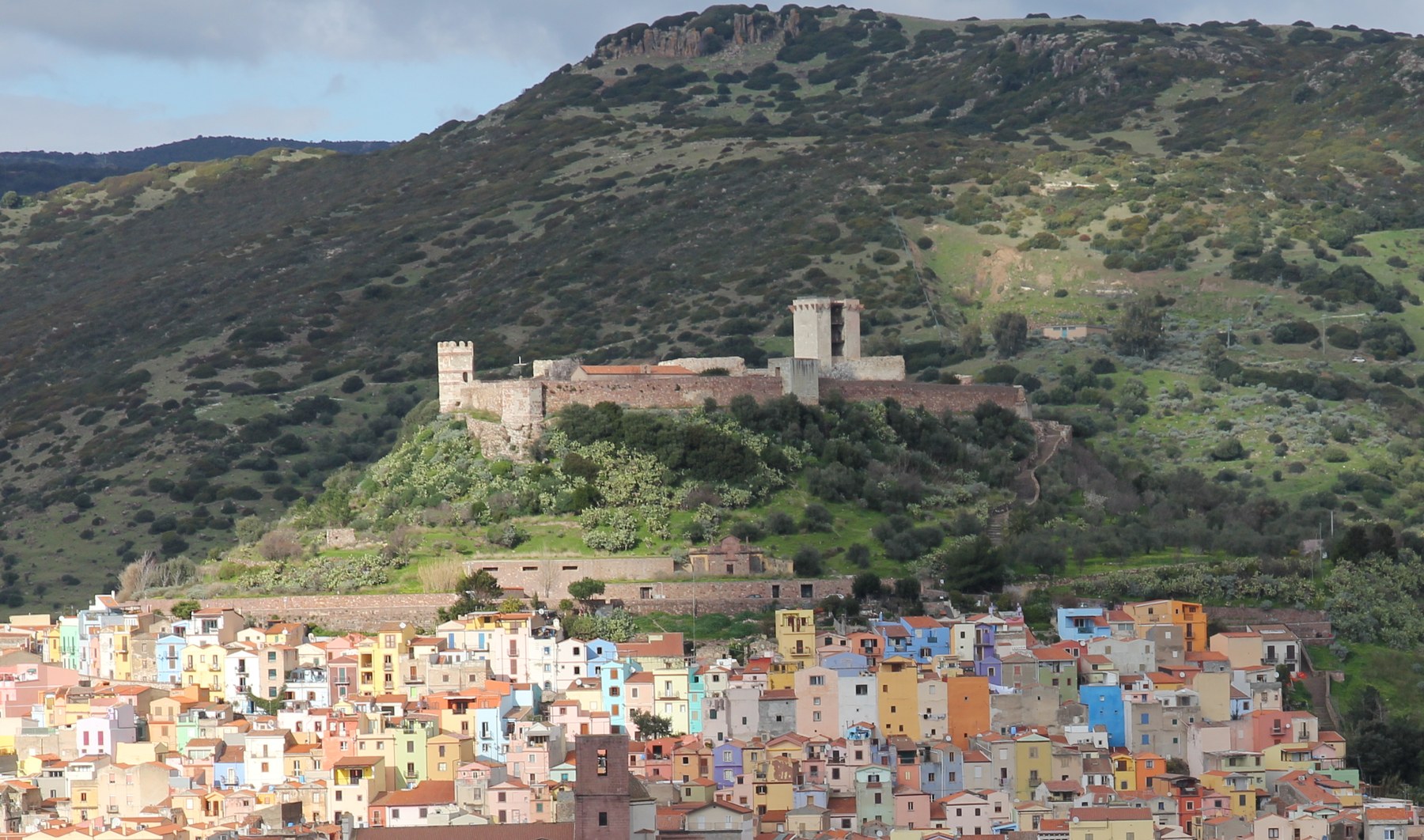 Hrad Serravalle nad Bosou